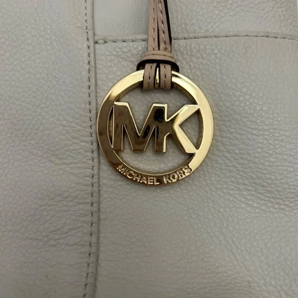 Michael Kors Jet Set Soft Leather Tote in Stone/Ecru w/Tan straps & Gold accents - Picture 3 of 16